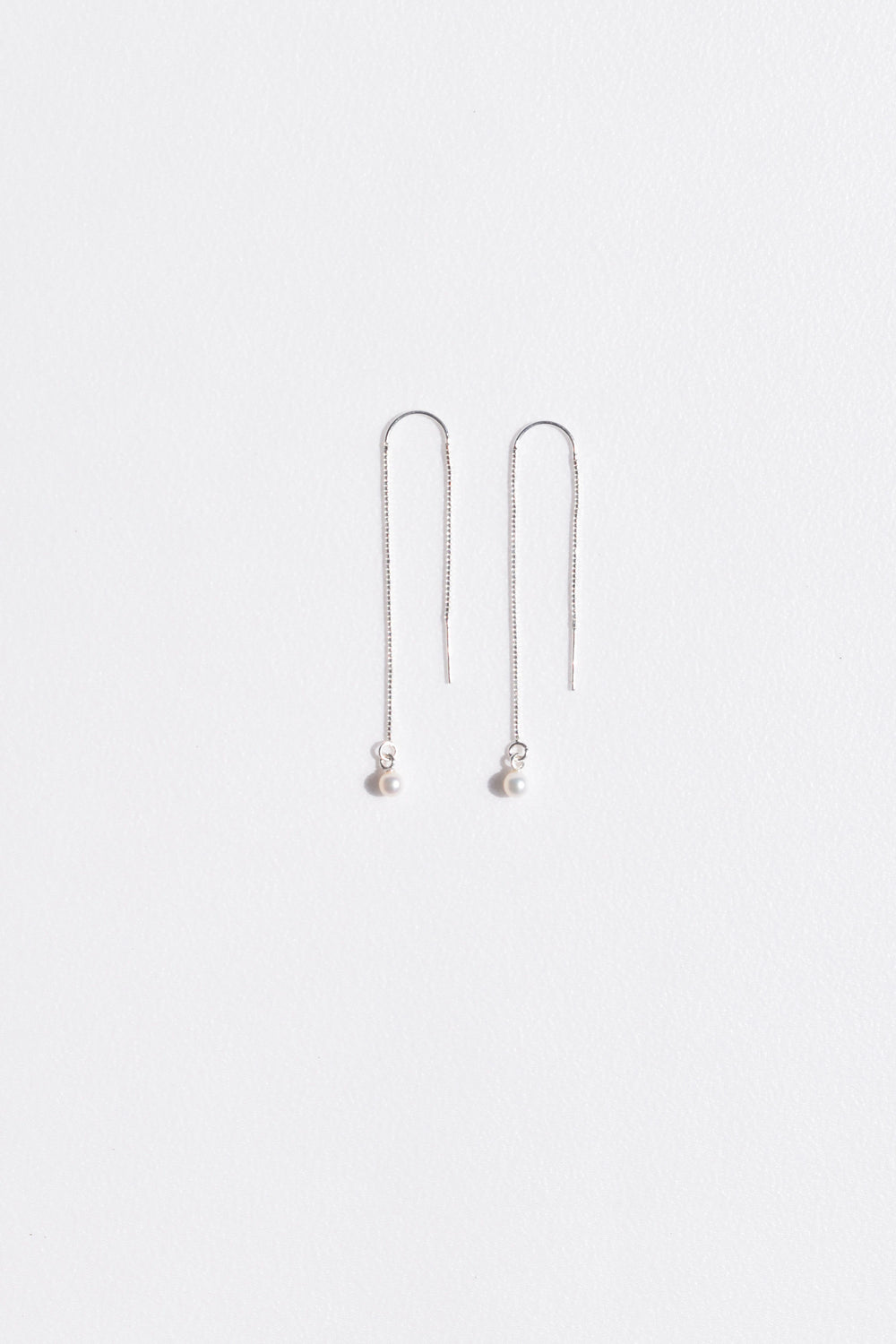 Pearl thread earring