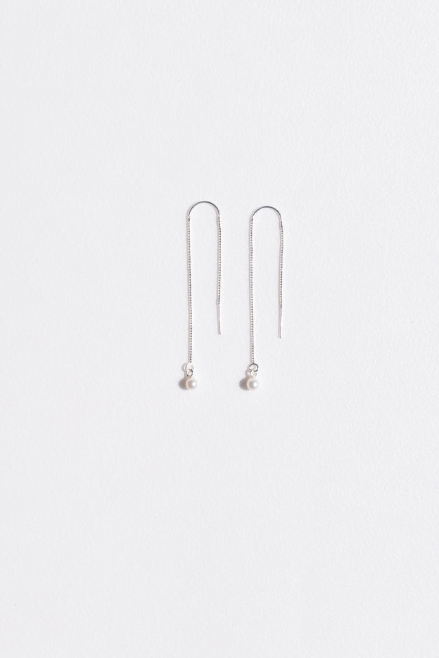 Pearl thread earring