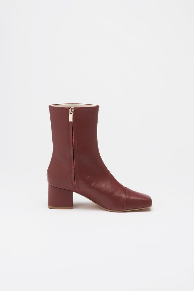 Square toe boot